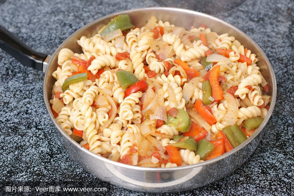 意大利面怎样搭配新鲜蔬菜做晚餐 意大利面怎样搭配新鲜蔬菜做晚餐