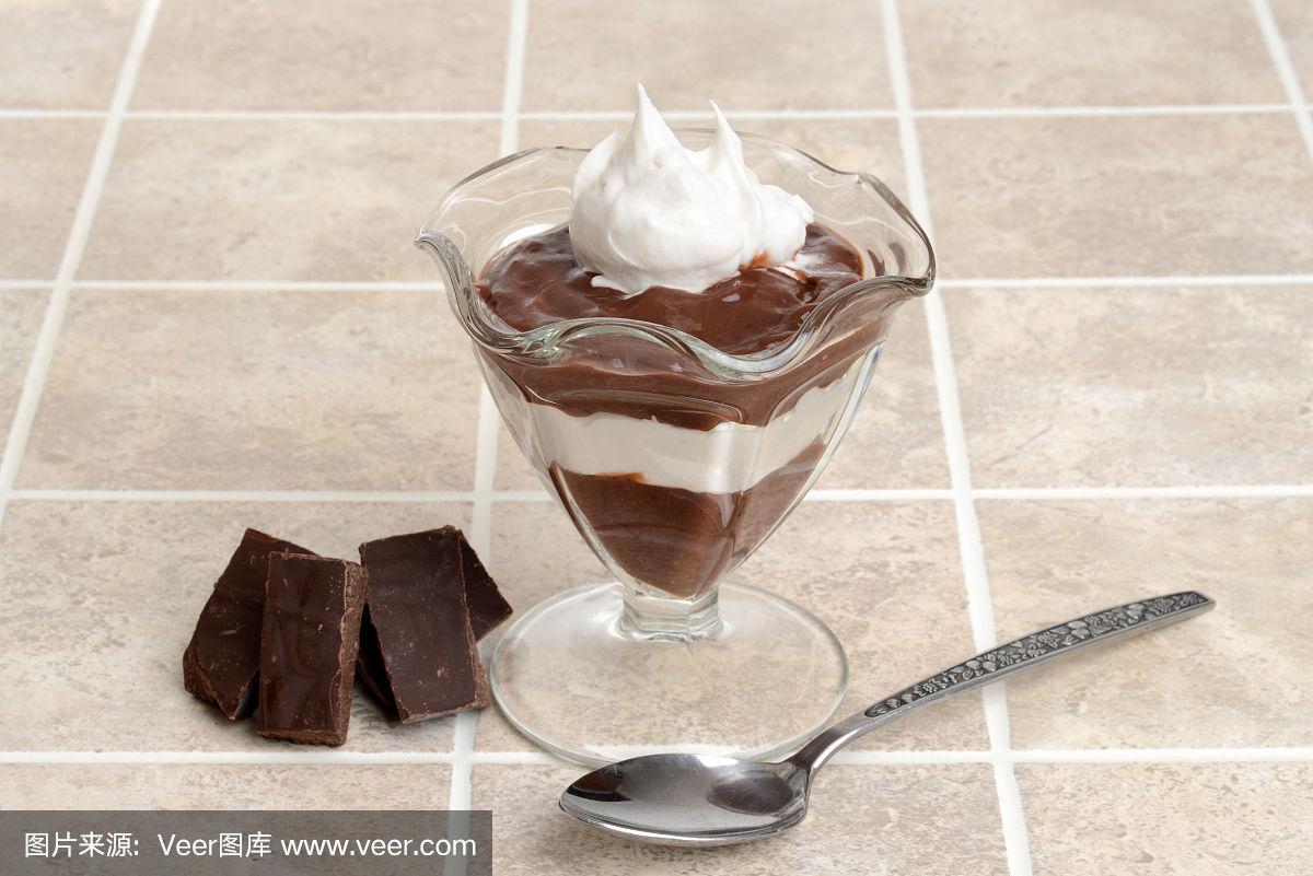 【必一体育sport网页版登录】如何保证法式巧克力奶油布丁的光滑度