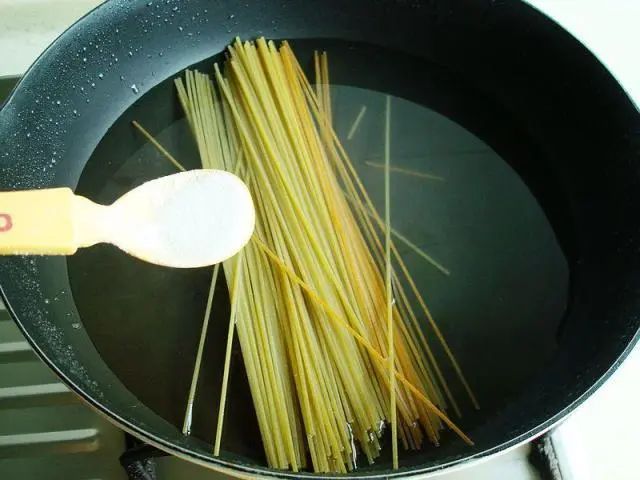 煮意大利面时加多少油比较好 煮意大利面时加多少油比较好