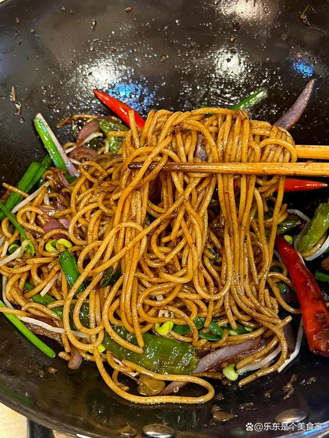 Bsports手机版下载|如何制作不油腻的辣椒意大利面