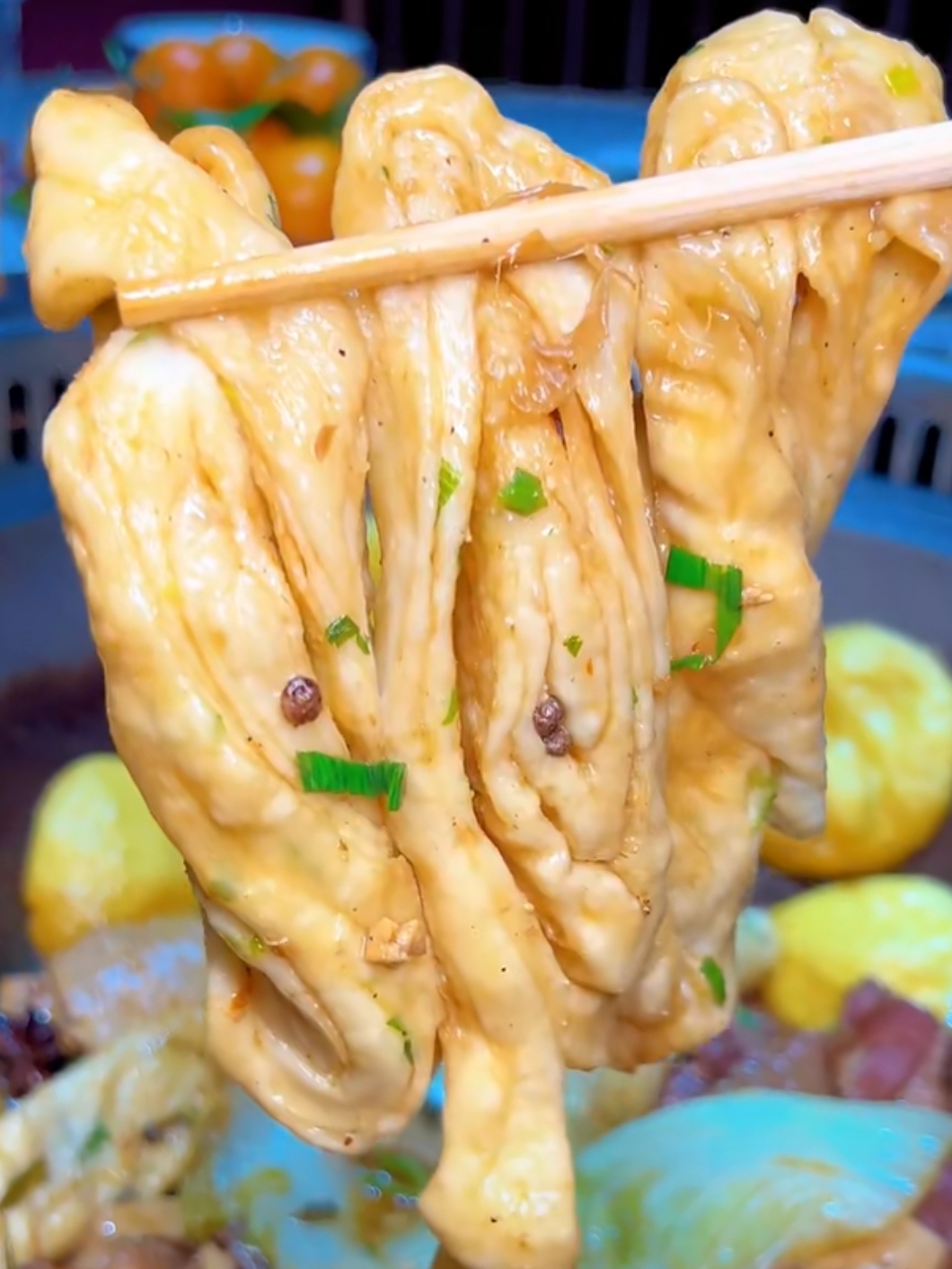 在玉米饼中放入意大利香肠的创意